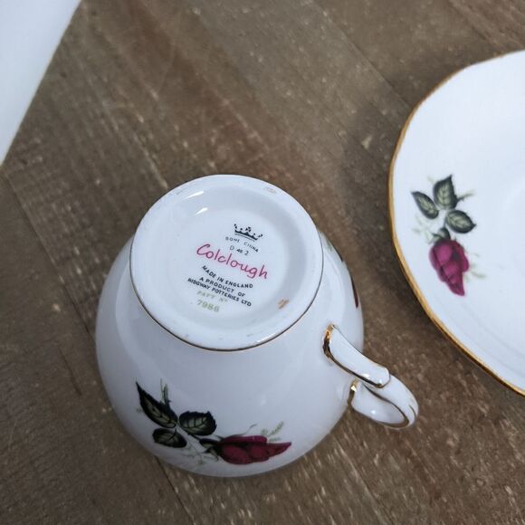 Colclough bone china teacup and saucer red rose gold trim - Picture 6 of 7